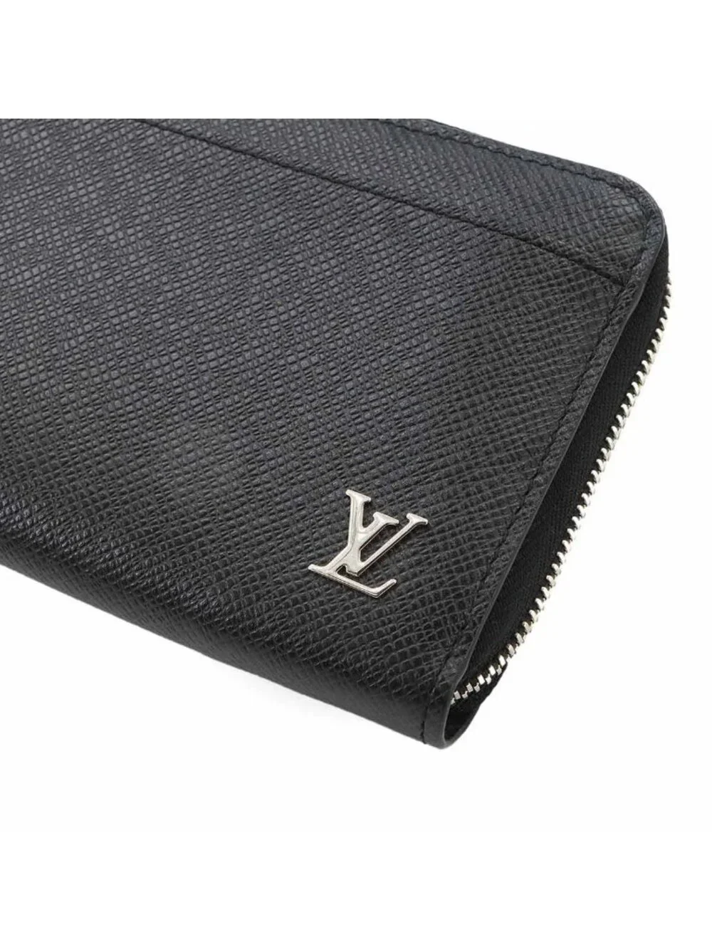 Louis Vuitton Taiga Zippy Dragonne L-shaped Zipper Wallet Leather Noir